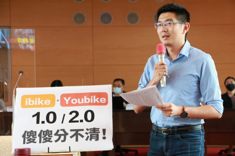 台中的公共自行車租借系統到底是ibike還是Youbike？市議員黃守達要求，交通局務必盡速統一名稱並加強宣導