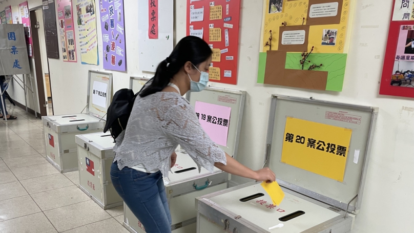 移民署彰化縣服務站為新住民舉辦模擬投票。（照片移民署服務站提供）