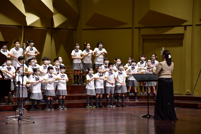 「寶島歌謠，鬥陣傳唱」在員林演藝廳演唱。（照片縣府提供）