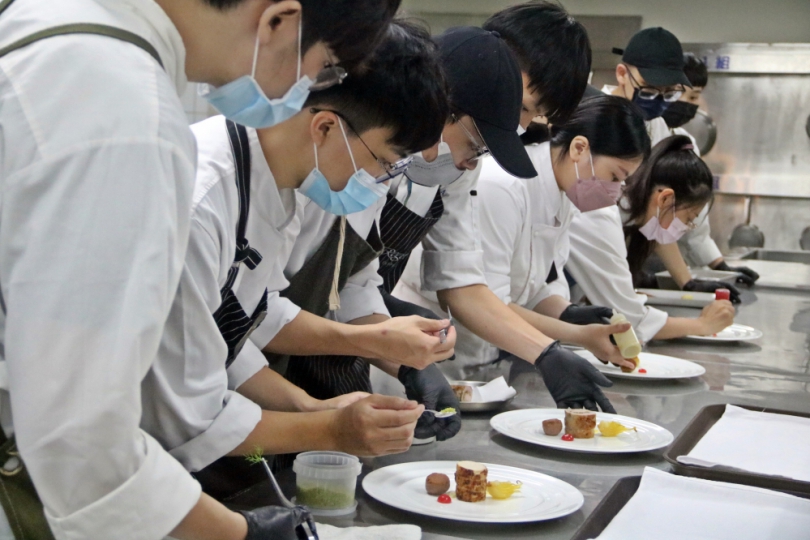 米其林星級名廚指導   弘光科大畢業成果發表會西餐饗宴