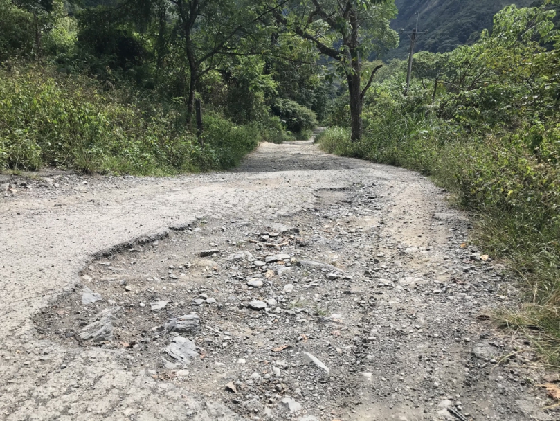 雪山坑林道4K+600處路段施工封路管制  請遊客暫勿前往