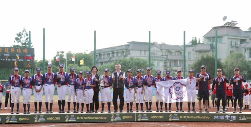 WBSC U12壘球世界盃成功落幕  台中市政府副市長黃國榮恭喜中華隊二連霸