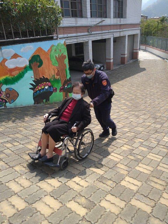 南投立委補選花絮，信義鄉92歲阿嬤堅持投下神聖的一票