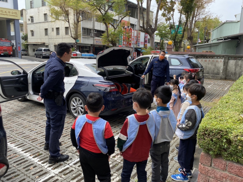 愛門幼兒園小朋友參訪派出所  警察一日生活初體驗