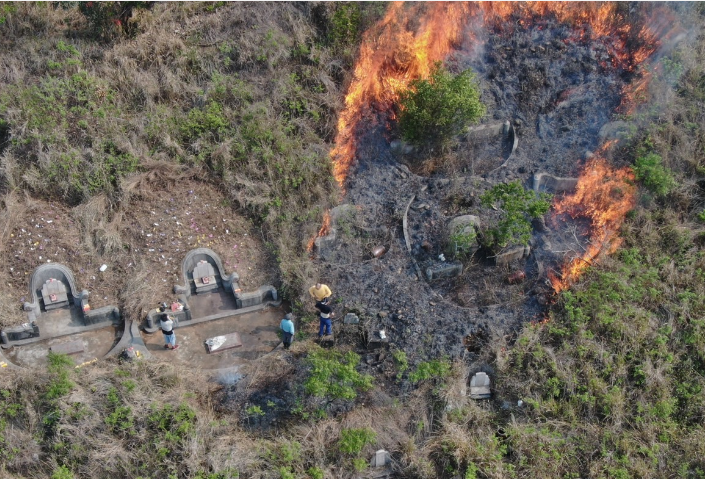 台中市沙鹿區公墓掃墓引火燒  消防空拍蒐證  清水警方逮二名送辦