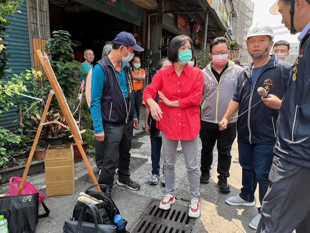 台中市太平區富宜路下雨淹水  立委何欣純爭取雨水下水道