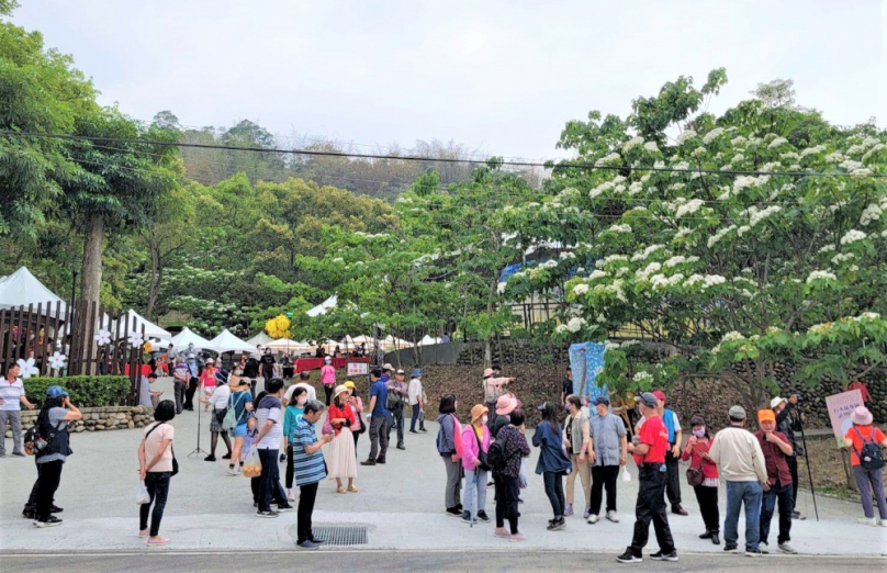 2023雲林客家桐花祭開幕 吸引大批人潮 4/15起兩天在古坑荷苞山桐花公園 安排多元、精采系列活動〜