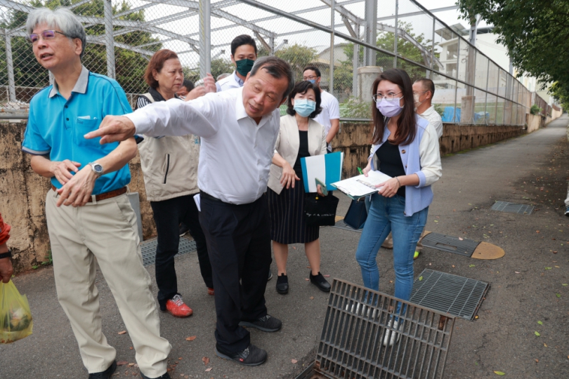 改善嘉和國小逢雨積水 王副縣長盼先減災再謀區排改善