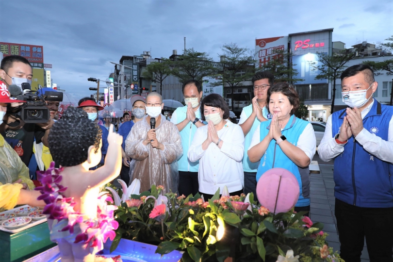 佛光山嘉義市圓福寺慶祝佛誕節-力阿卡浴佛車踩街嘉年華 市長黃敏惠等人點燈浴佛祈平安〜