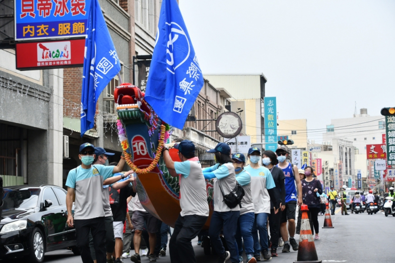 2023鹿港慶端陽開跑  全台唯一龍王祭隆重登場　龍舟踩街吸引眾多遊客目光