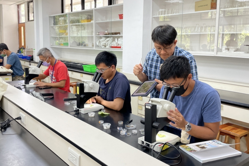 嘉大辦理植物醫學理論與實務課程 有來自全臺各地35位學員參加  一人一機解鎖病蟲害真面目