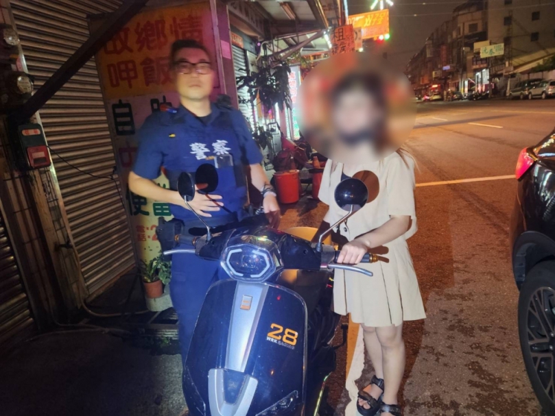 越藉女騎車迷途不知所措    立德警熱心奧援帶返歸途