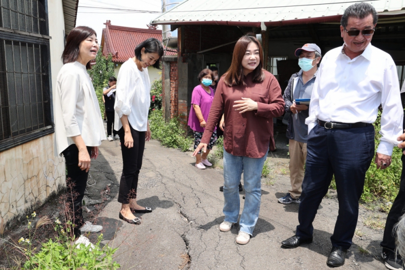 許縣長草屯會勘 簽核4里7件道路改善經費近550萬元