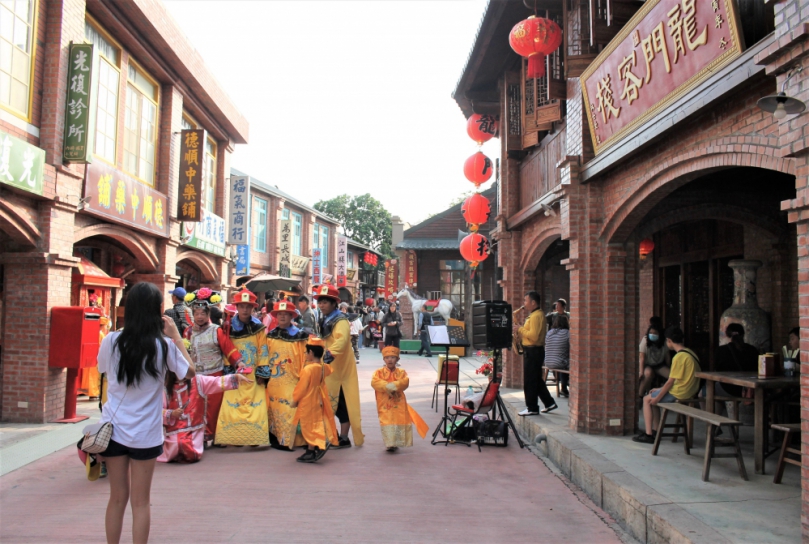 爸氣旅遊！台南白河「台灣萬里長城」登高踏青 父親節當天可享體驗一套戲服 帶父親扮皇帝玩角色扮演 歡慶父親節〜