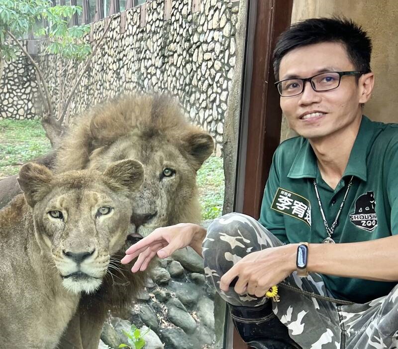 歡慶世界獅子日壽山動物園分享獅生活