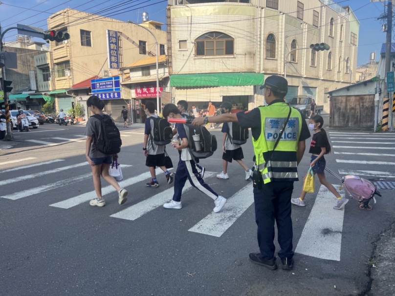 開學日  有警守護最安心  蘇拉颱風擾局  竹崎警啟動護童專案