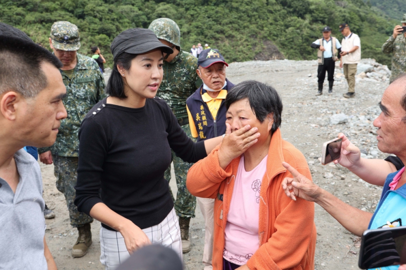 海葵停班日 許縣長主持應變中心會議後直奔東埔勘查土石流災害