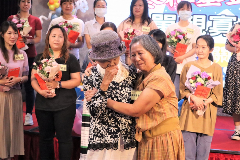 寒梅基金會董事長陳楊麗蓉展現大愛 52年來共幫助588位寡母 激勵家扶單親媽媽傲雪綻放！
