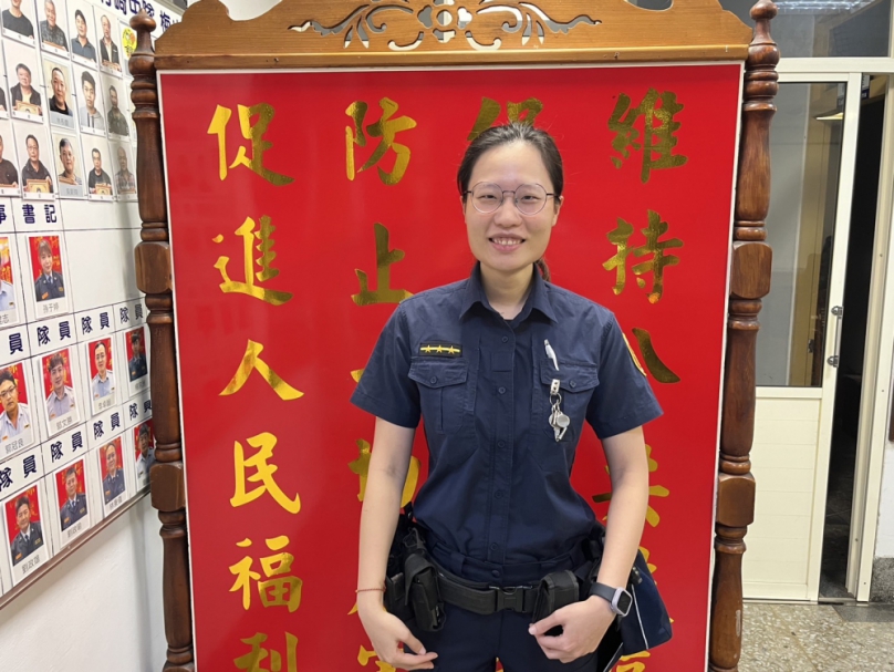 穿著迷彩服失聯移工見警盤查心虛烙跑  梅山女警何俞儀霸氣壓制逮捕