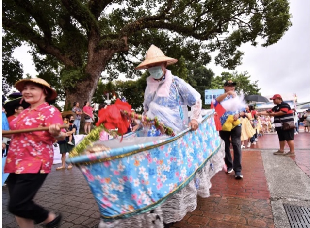 回到50年代｜吉安繽紛雙十國慶，千人歡騰創意踩街，遊行感動淚水，重拾戀戀舊情風華記憶！