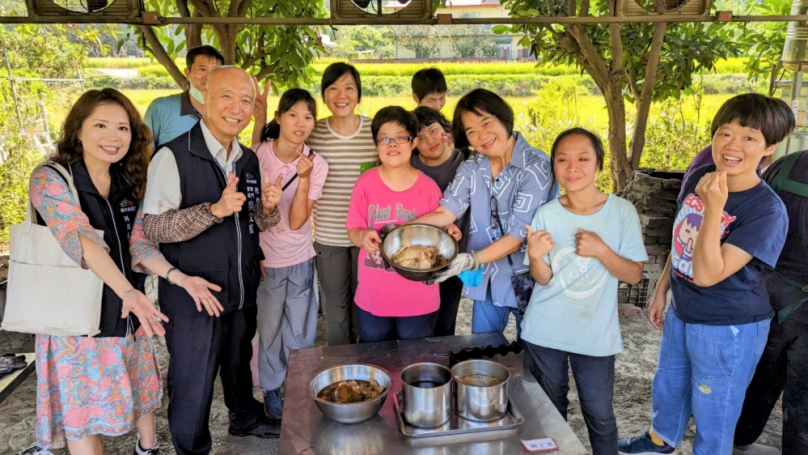 台中市社區居住身障青年體驗控窯  交流自立生活成果