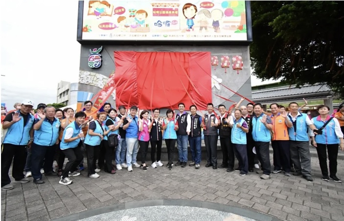 吉安鄉「哈囉公園」｜老幼鄉親齊聚見證揭牌，世界性通用問候語言，讓世界看見吉安！