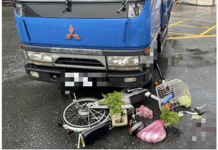 無照駕駛｜立委候選人張美慧的競選宣傳車將女騎士撞成重傷，競選總部：未查核聘用人員證件，實屬競選總部疏失，深感抱歉。