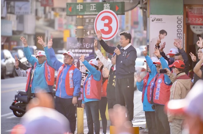 串連路口拜票活動｜傅崐萁領軍花蓮13鄉鎮39個路口向鄉親懇託支持