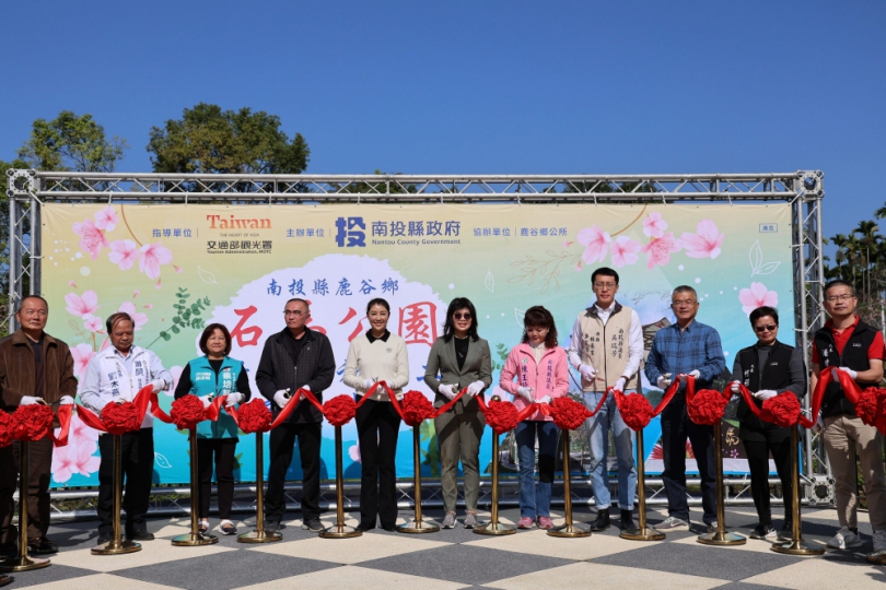 南投小半天石馬公園新建工程竣工添休憩勝景 許縣長喜迎粉紅河津櫻 宣示重啟鹿谷鄉賞櫻旅程