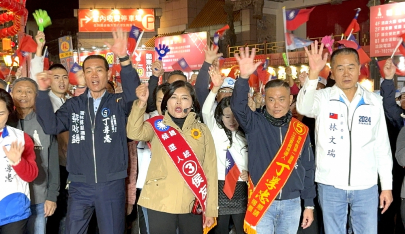 雲林縣海線立委候選人丁學忠由縣長張麗善等人陪同北港徒步掃街拜票 沿街加油、凍蒜聲不絕 展現勝選氣勢！