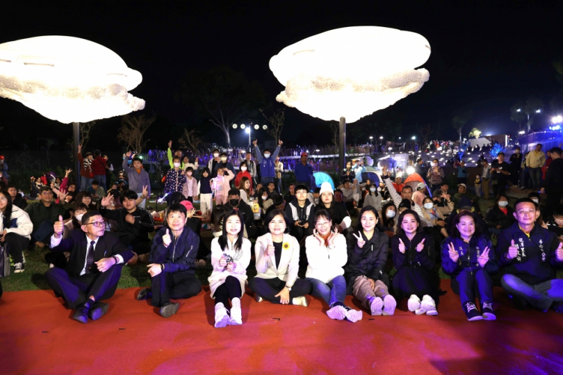 雲林「天空之島」-星空音樂會熱鬧登場 光環境裝置藝術營造浪漫氛圍 斗六全新打卡地標、休閒好去處〜