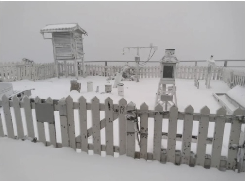 白雪皚皚｜玉山群峰清晨降雪