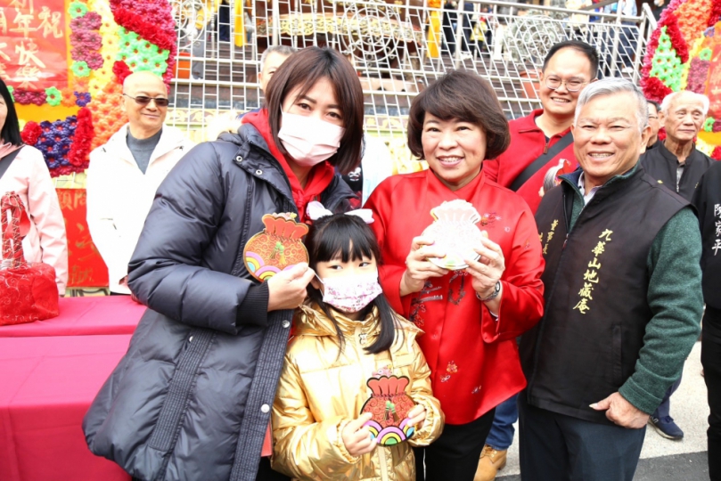 嘉義市長黃敏惠大年初一發送限量龍年開運紅包 祝福新年「龍」光煥發〜