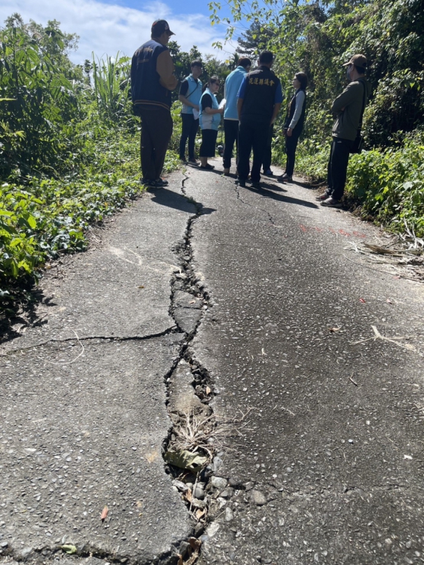 馬錫山產業道路｜年久失修、路面龜裂、路基掏空｜議長張峻大力爭取改善，農業部全力支持！