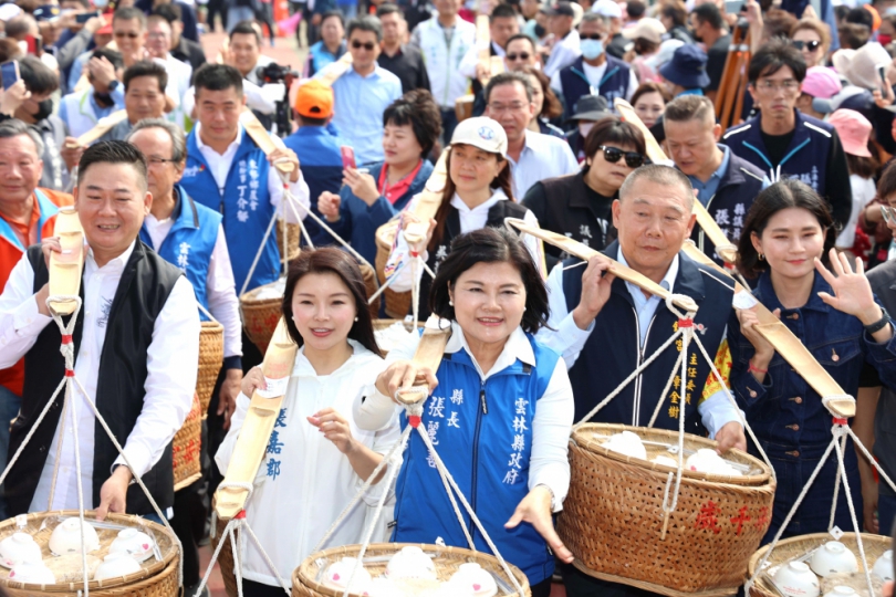 「吃飯擔 呷平安！」雲林馬鳴山五年千歲吃飯擔 萬人齊聚共享平安宴〜