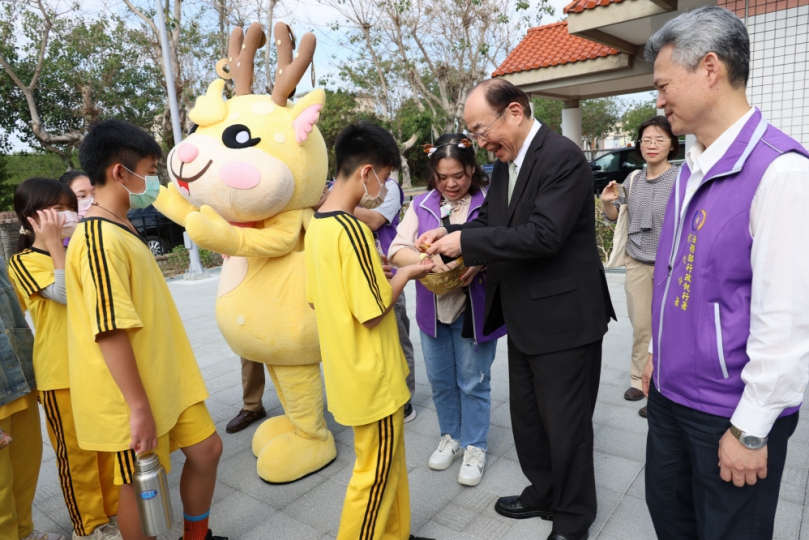 卦山法拍市集南投傳愛 數百民眾樂尋寶