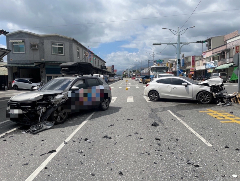 路口車禍｜壽豐2車毀2人傷