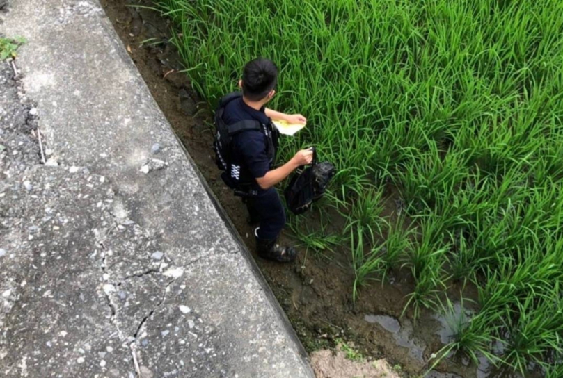 警察故事｜臺東池上版，澳洲母子騎單車遇險，暖警即時援助，被錄下影像，準備帶回去宣揚「臺灣警察」！