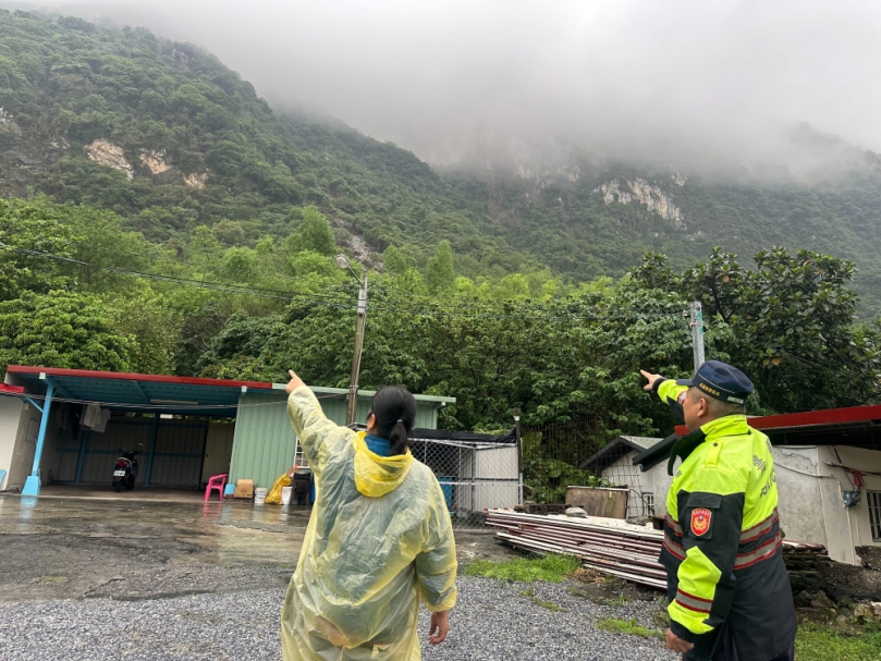 含淚離家逃難｜強震7.2、密集群震、豪雨掩殺….，秀林鄉大撤村779人！