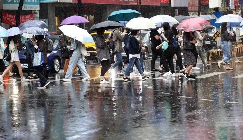 高雄上午大雨狂炸累積雨量前5名都在高雄