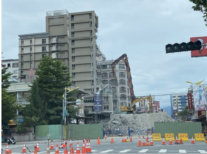藍天麗池飯店危樓拆除|順延至6/30日才能拆完