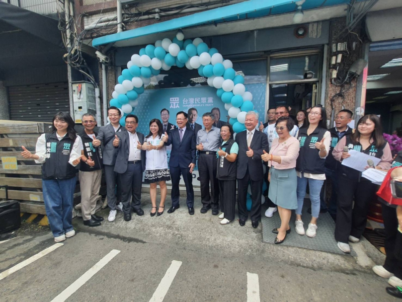 民眾黨立委張啟楷與彰化縣黨部聯合服務處揭牌。（照片記者林碧珠攝）