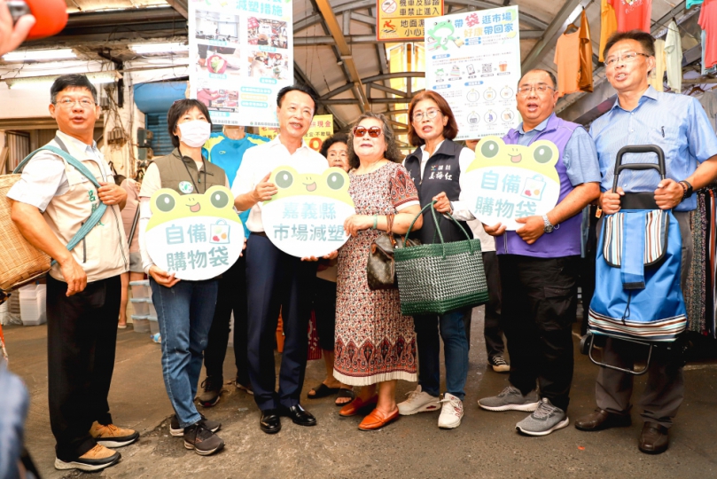 嘉義縣環保局推廣減塑行動 積極宣導消費者自備購物袋換豐富好禮〜