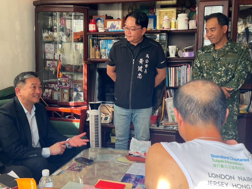 立委王定宇探視徐皓明家屬 馬公市長隨同關懷