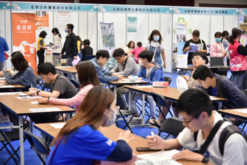 勞動部校園徵才！千餘職缺助青年啟動職涯旅程