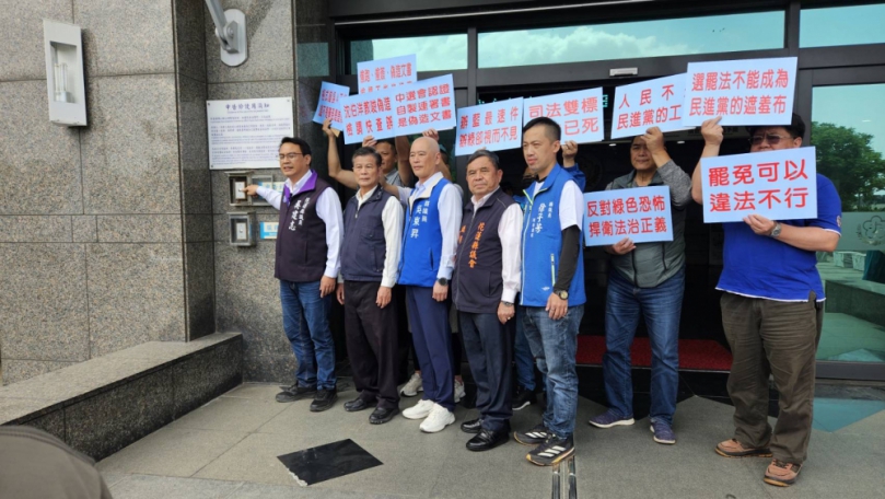 亡者名列罷免連署。高達4000份格式錯誤須重簽｜罷免傅崐萁涉偽造文書與偷跑偷簽，縣議員吳建志赴花蓮地檢署，告發沈伯洋與「微光花蓮」相關人士！