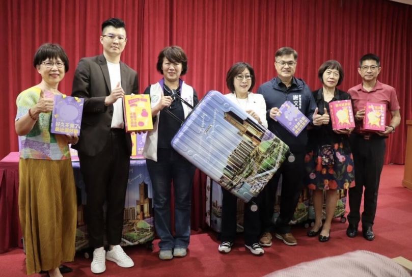 高雄選手將出國比賽獲贈行李箱鼓勵為國爭光