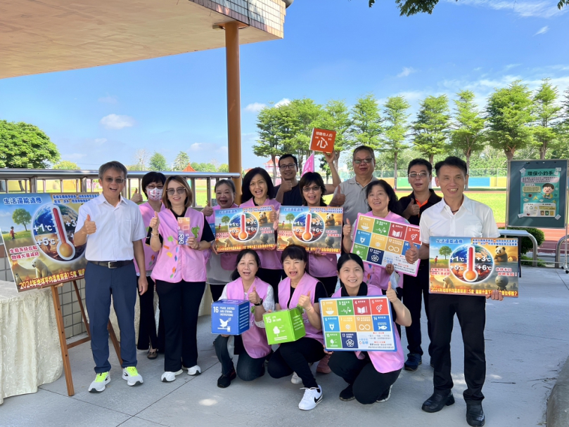福德國小攜手慈濟師兄姐和社區居民，推廣「永續閱讀」。（照片福德提供）