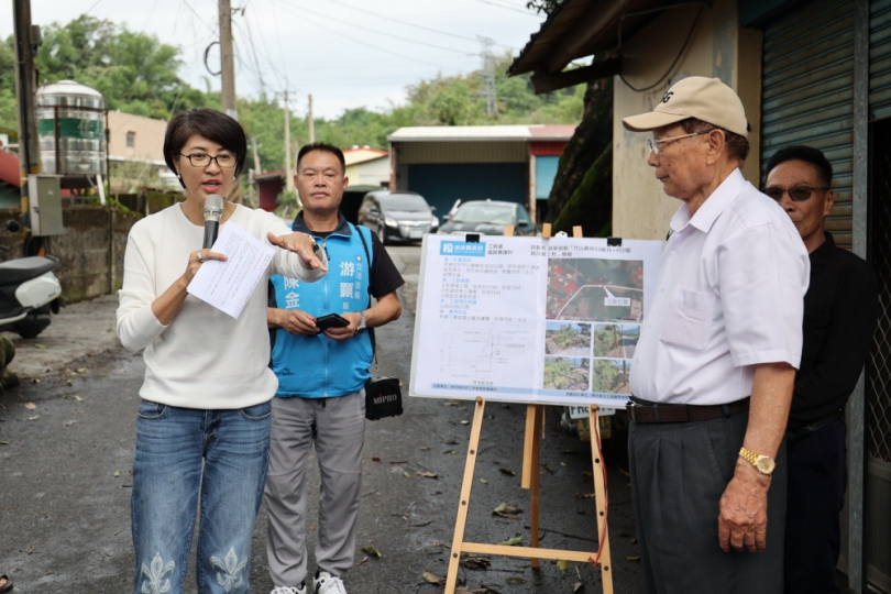 許縣長會勘竹山道路　斥資千萬改善