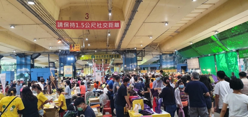 農村發展及水土保持署花蓮分署補助支持｜花蓮富里農民市集前進臺北建國假日花市展售，人潮不絕、圓滿成功！